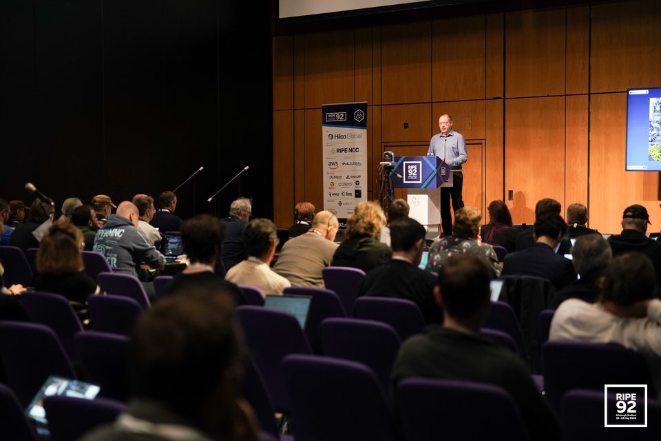 RIPE92-07824