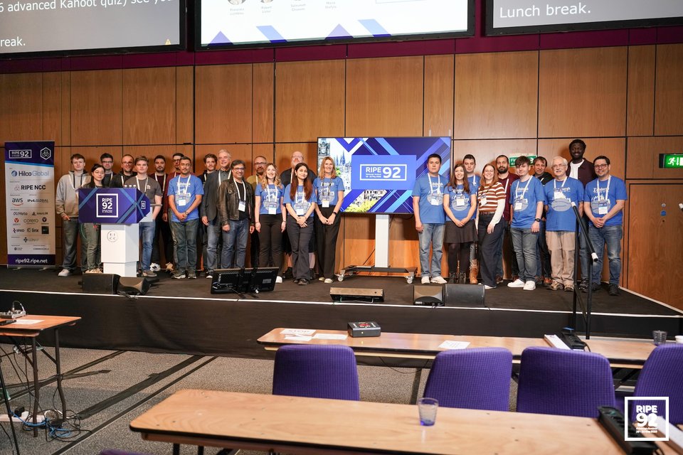 RIPE92-08390