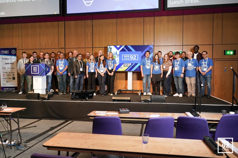 RIPE92-08392